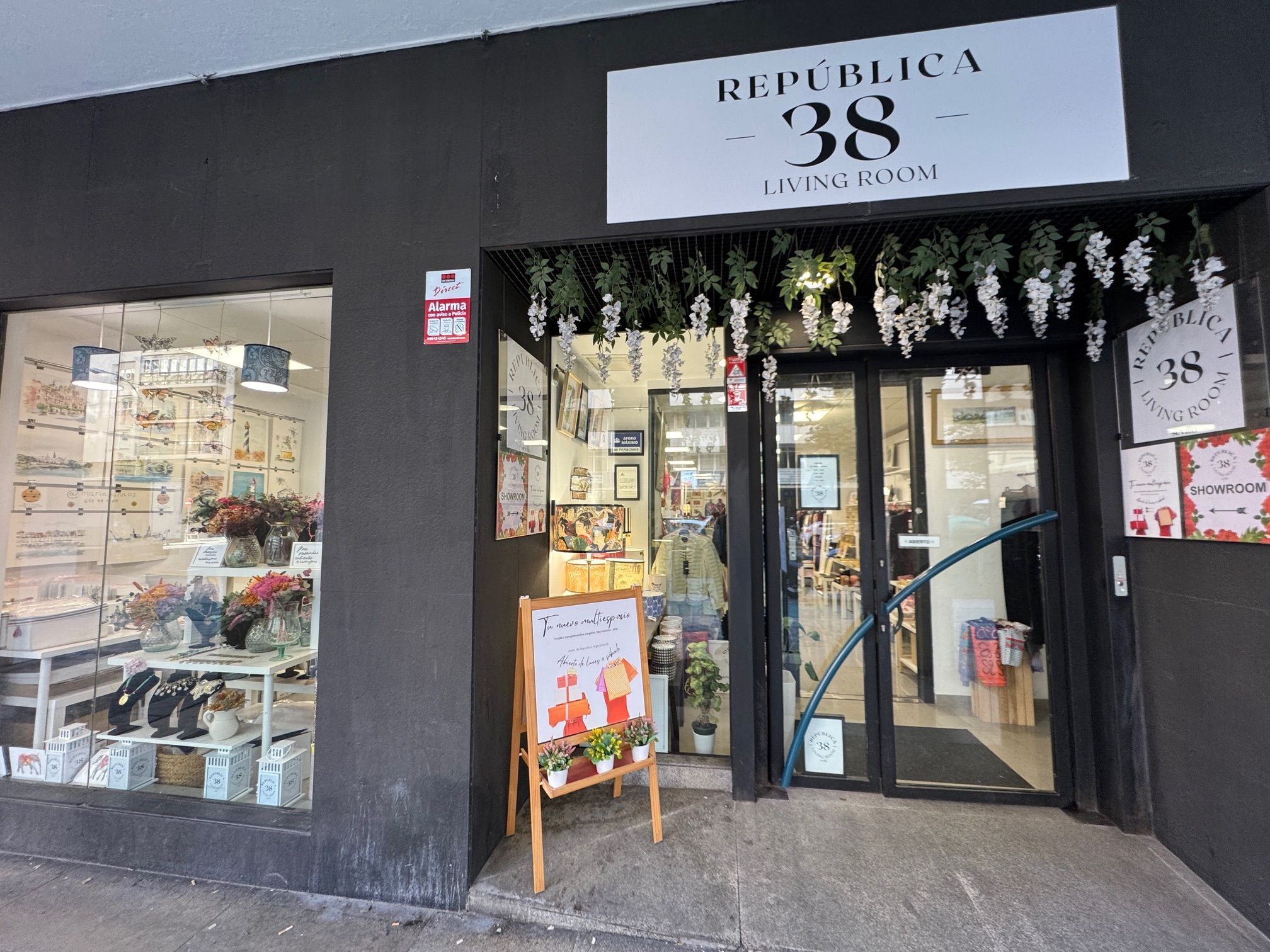 Fachada de República 38 en la Avenida de la República Argentina de Sevilla
